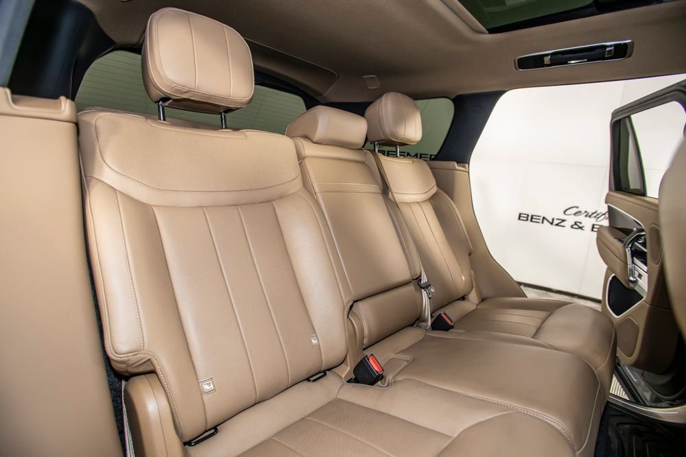 Used 2025 Land Rover Range Rover SE AWD/4WD image 15