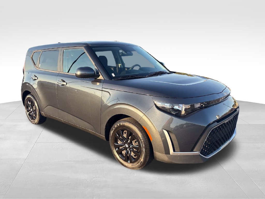 Used 2025 Kia Soul LX FWD image 8