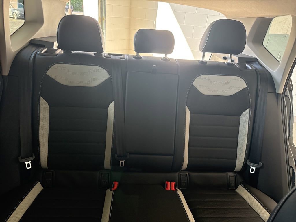 New 2025 Volkswagen Taos SEL image 15