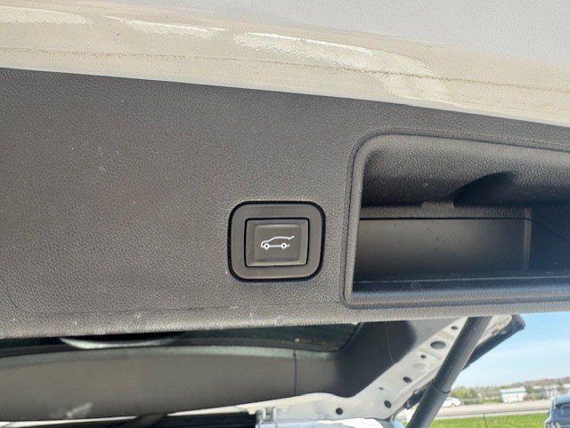 Used 2024 GMC Terrain SLT w/ Infotainment Package II image 33