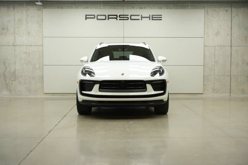 Certified 2026 Porsche Macan AWD/4WD image 10