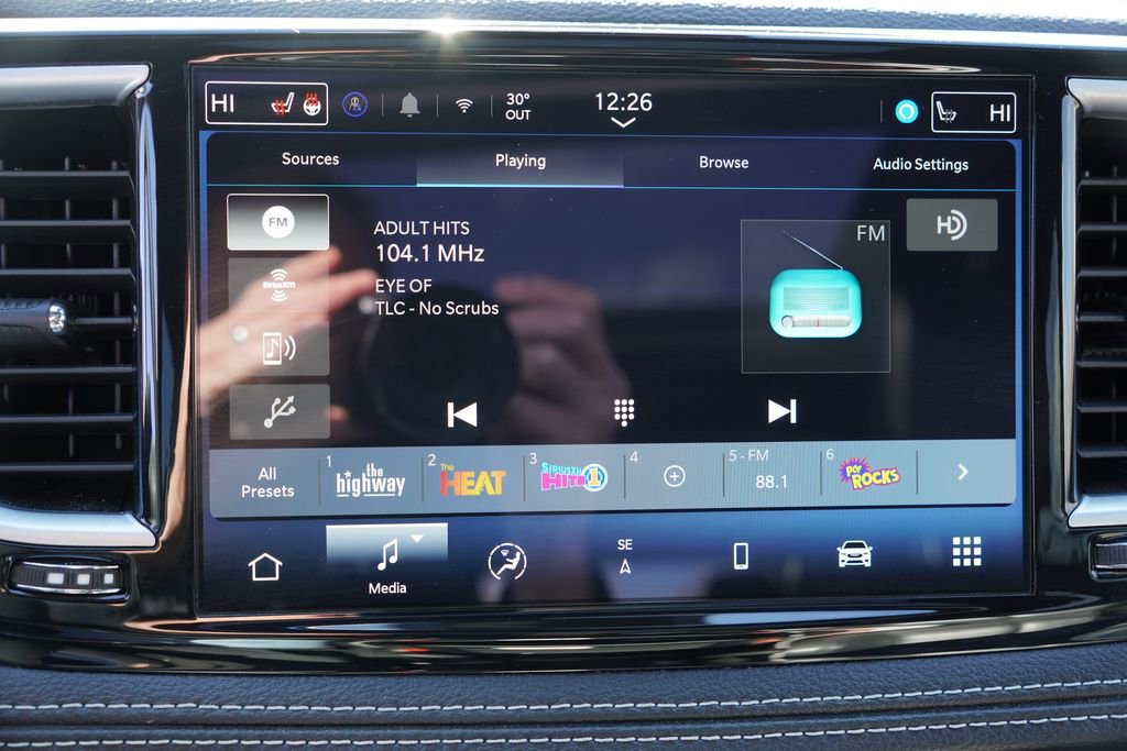 Used 2025 Chrysler Pacifica Limited image 30