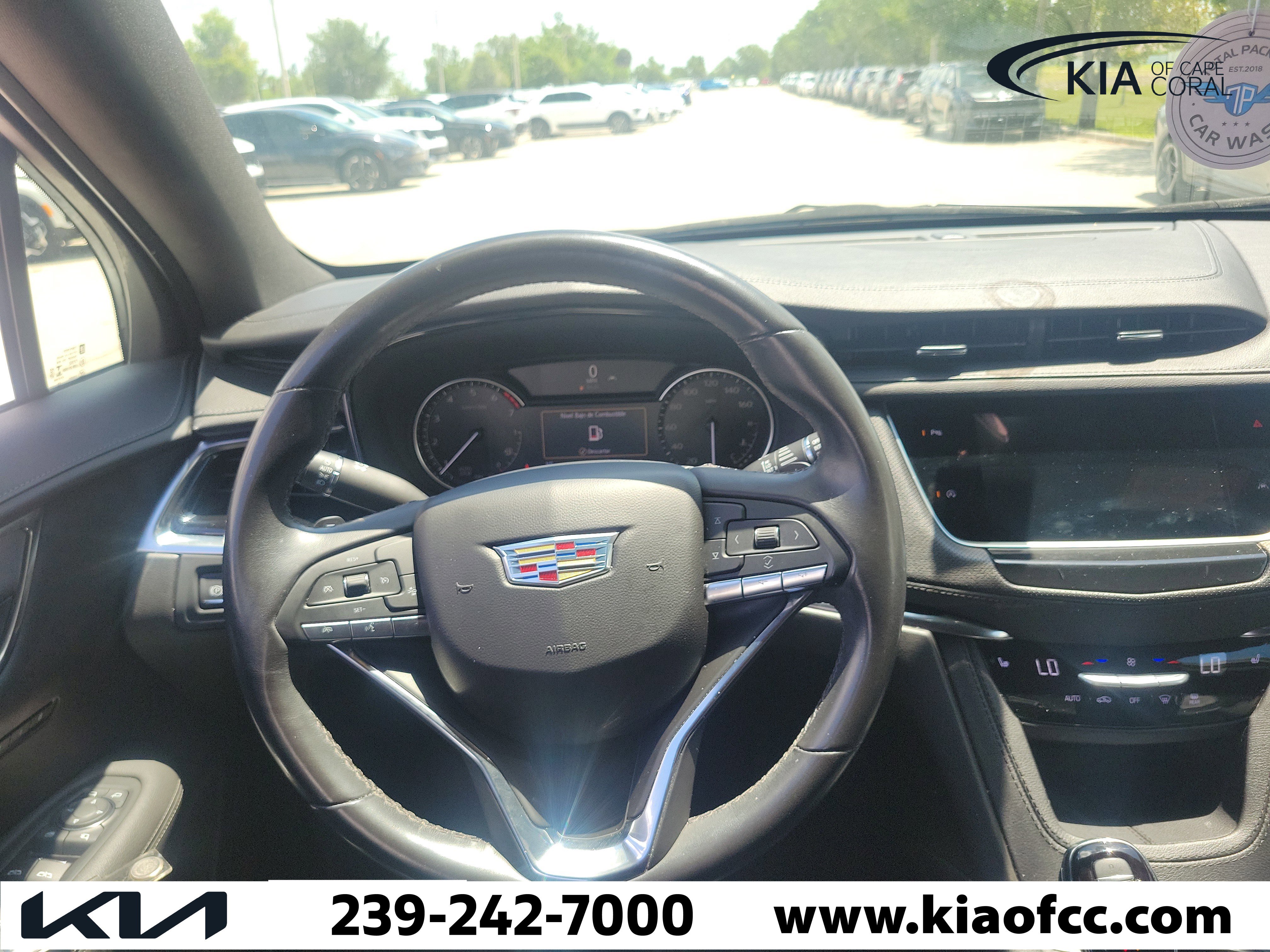 Used 2023 Cadillac XT6 Luxury w/ LPO, Premium Carpet Package FWD image 20