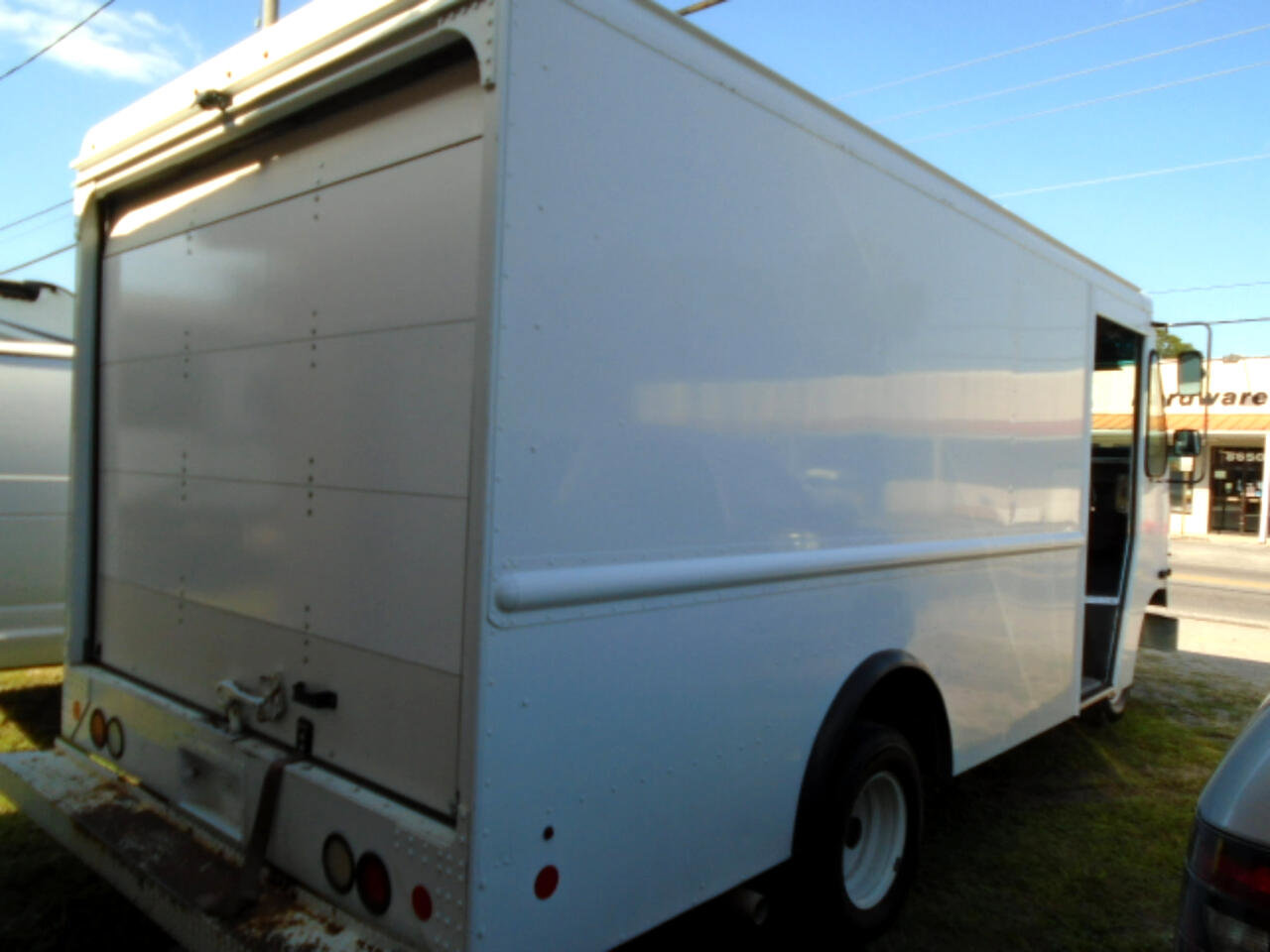 Used 2016 Ford E-350 and Econoline 350 Super Duty w/ A/C Prep Package image 5