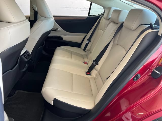 Used 2024 Lexus ES 300h w/ Premium Package FWD image 36