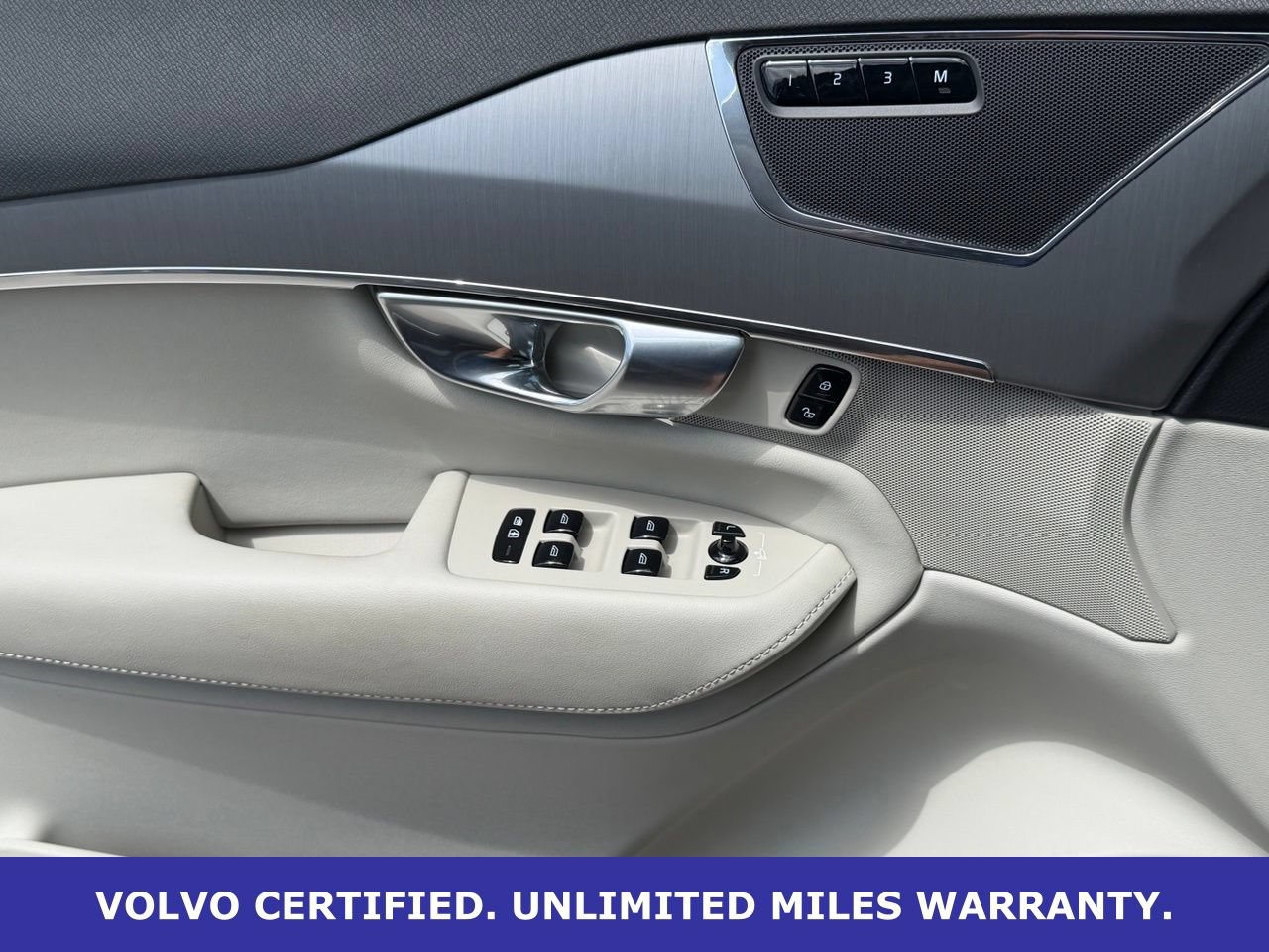 Certified 2025 Volvo XC90 B5 Core w/ Protection Package Premier AWD/4WD image 27