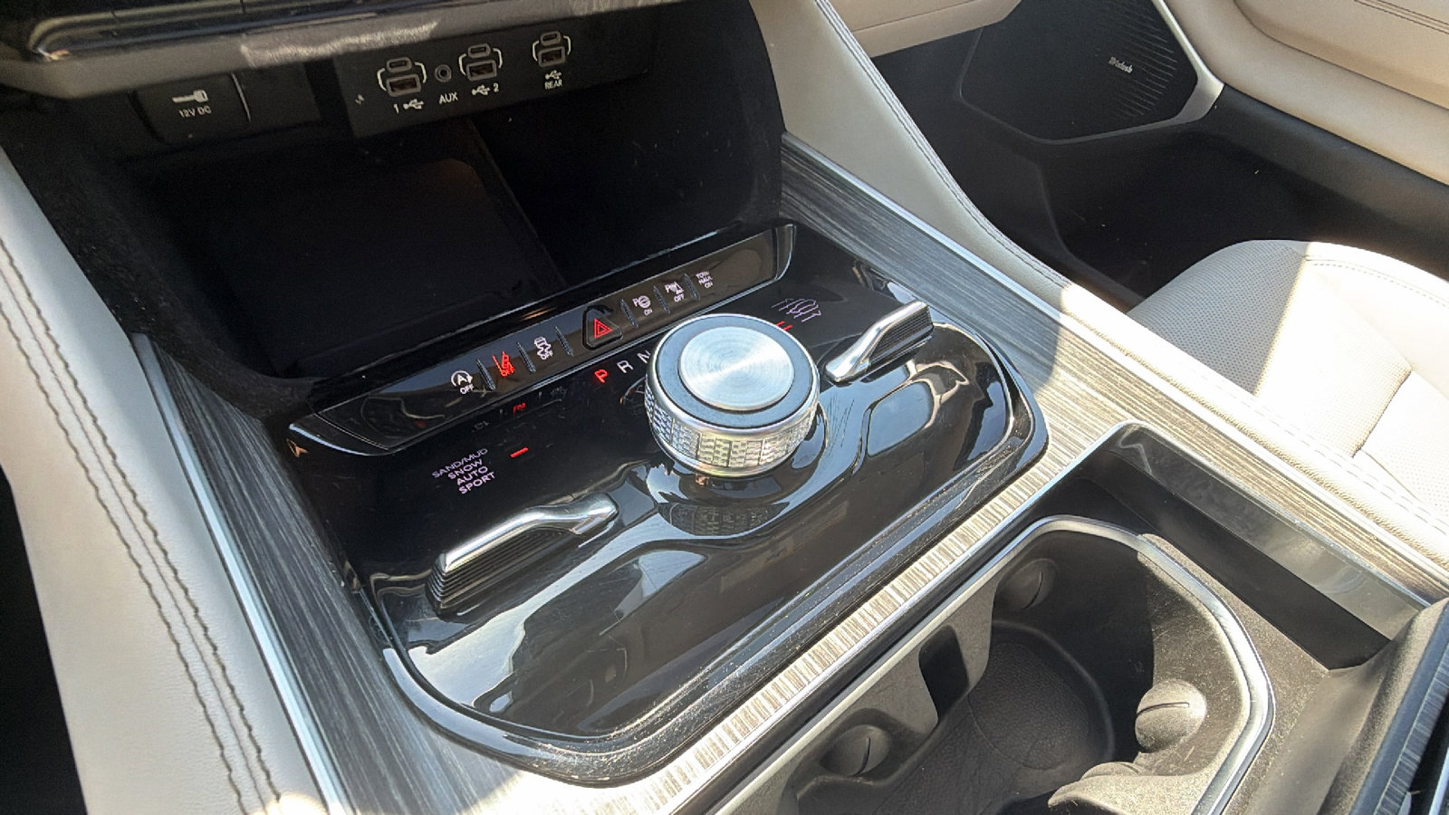 Used 2024 Jeep Wagoneer L Series III w/ Premium Group I image 35