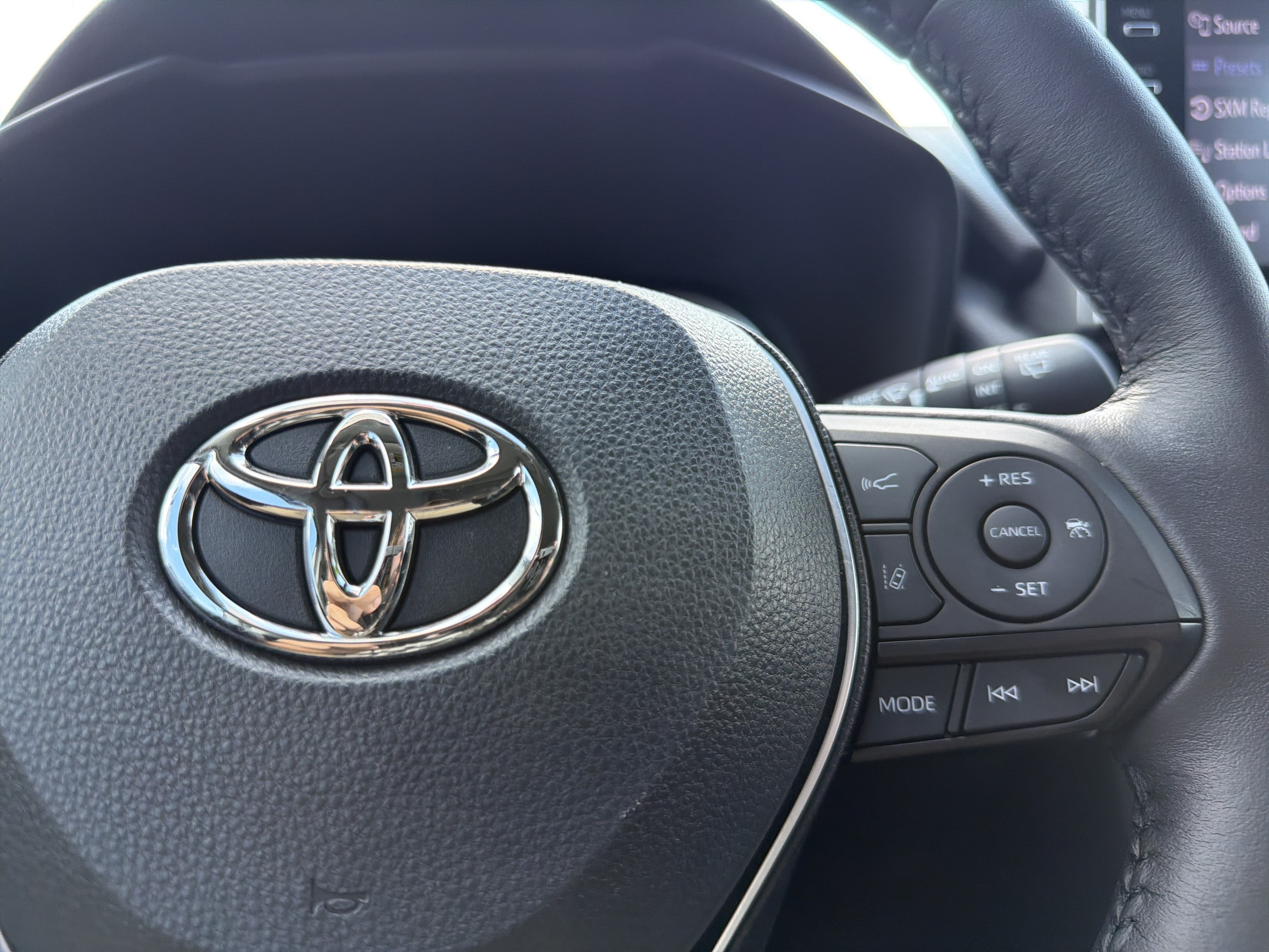 Certified 2022 Toyota RAV4 XLE Premium AWD/4WD image 9