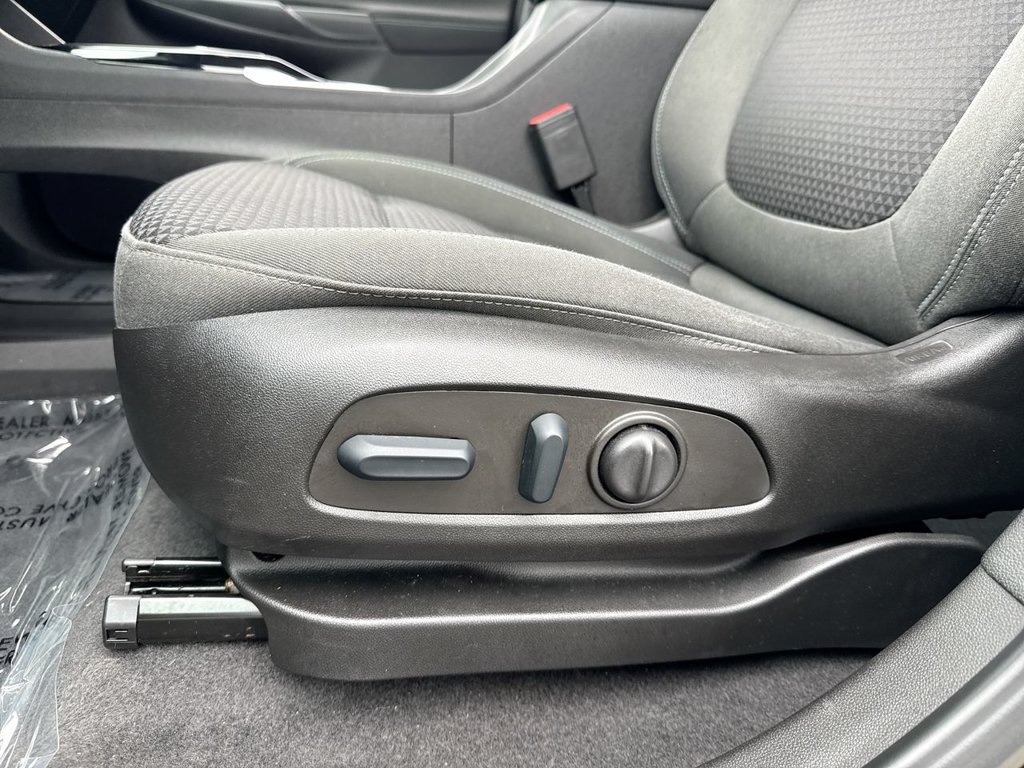 Used 2022 Chevrolet Bolt EUV LT w/ Comfort Package FWD image 12