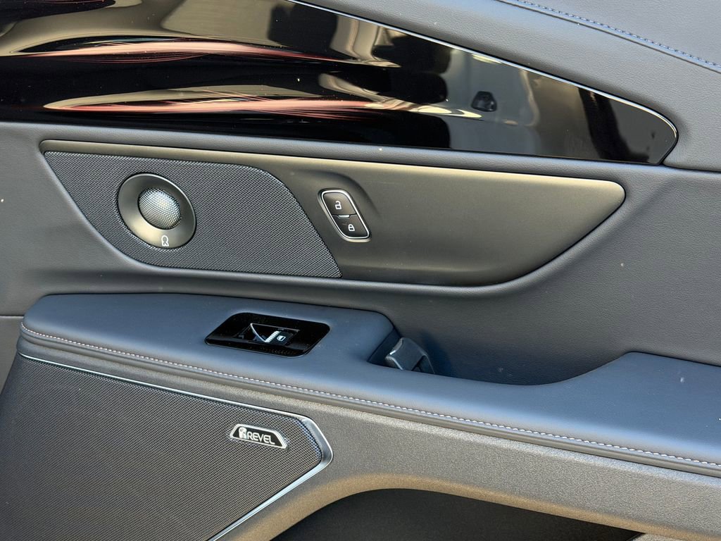 New 2026 Lincoln Nautilus Reserve w/ Jet Appearance Package AWD/4WD image 5