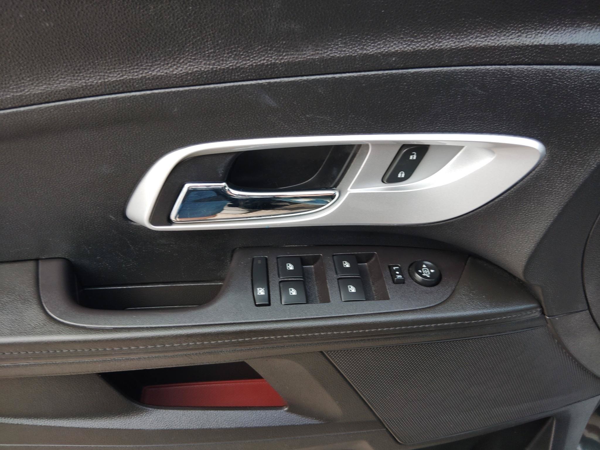Used 2017 Chevrolet Equinox LT w/ Convenience Package FWD image 11