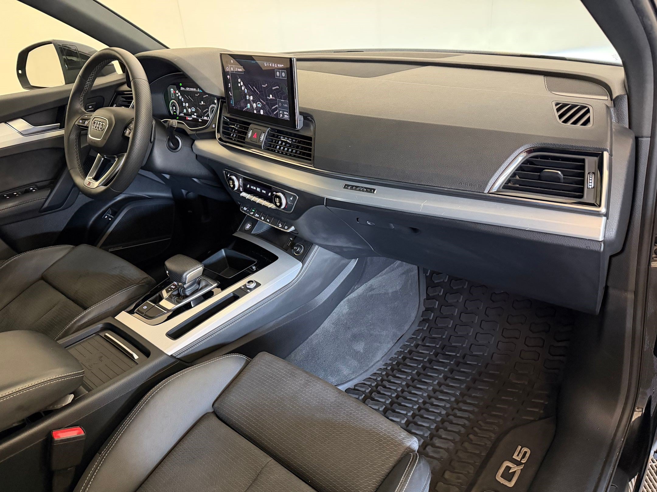 Used 2021 Audi Q5 e Prestige AWD/4WD image 34