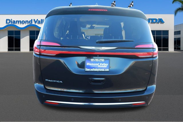 Used 2022 Chrysler Pacifica Touring-L image 5
