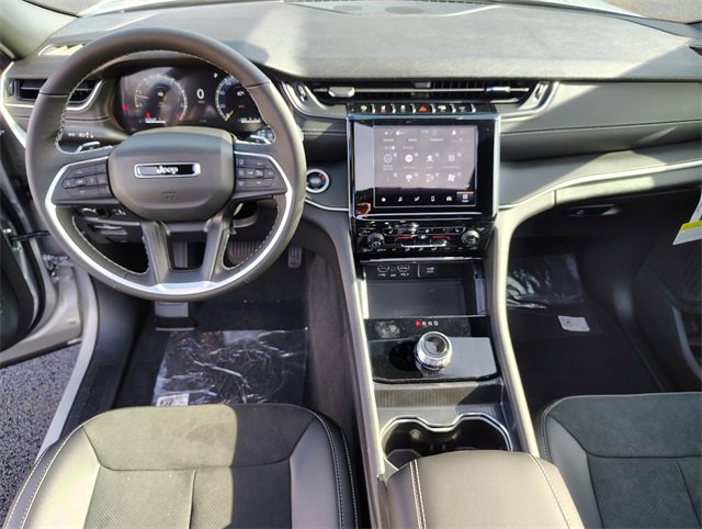 New 2025 Jeep Grand Cherokee Altitude image 15