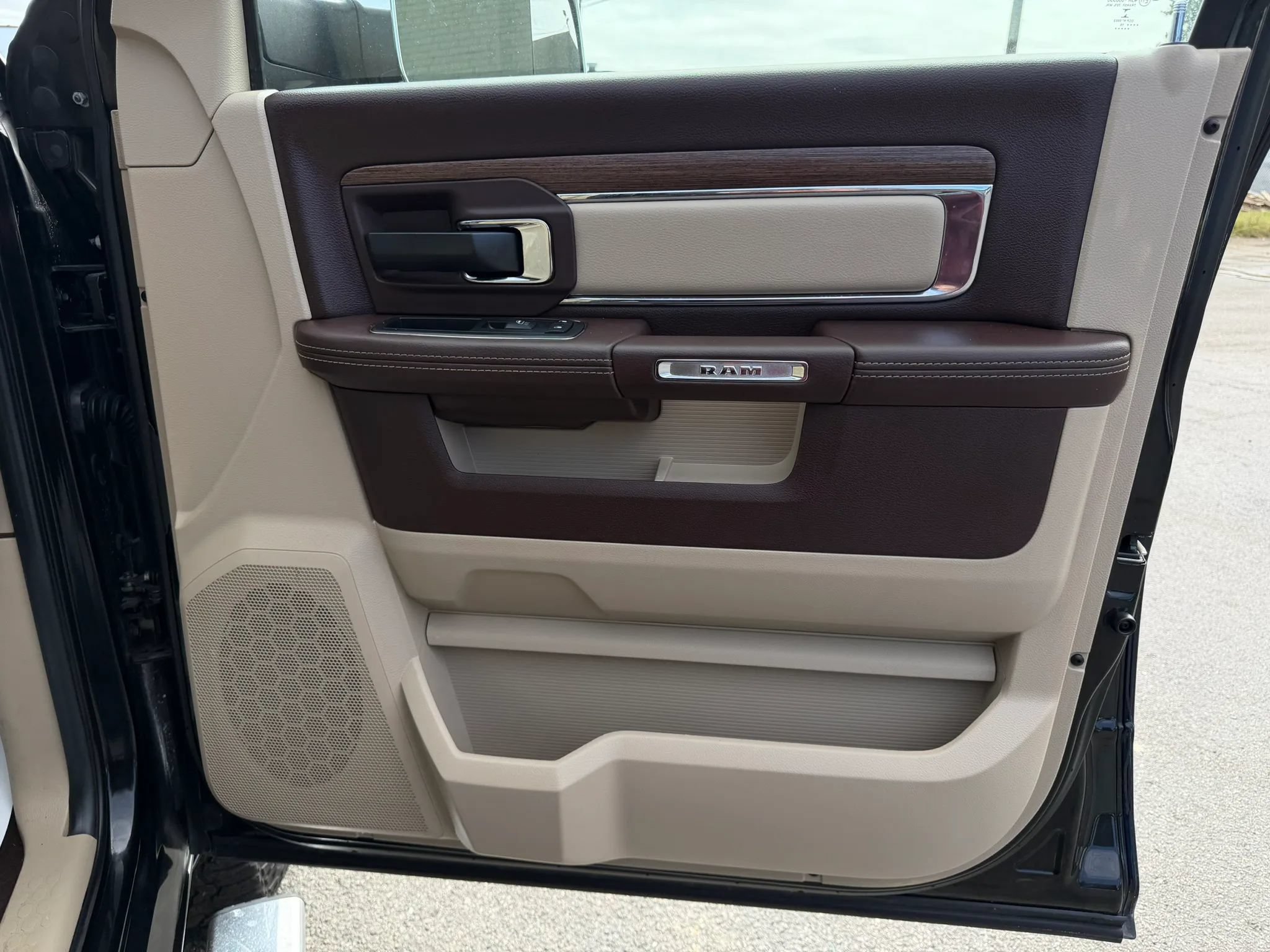 Used 2016 RAM 2500 Laramie RWD image 26