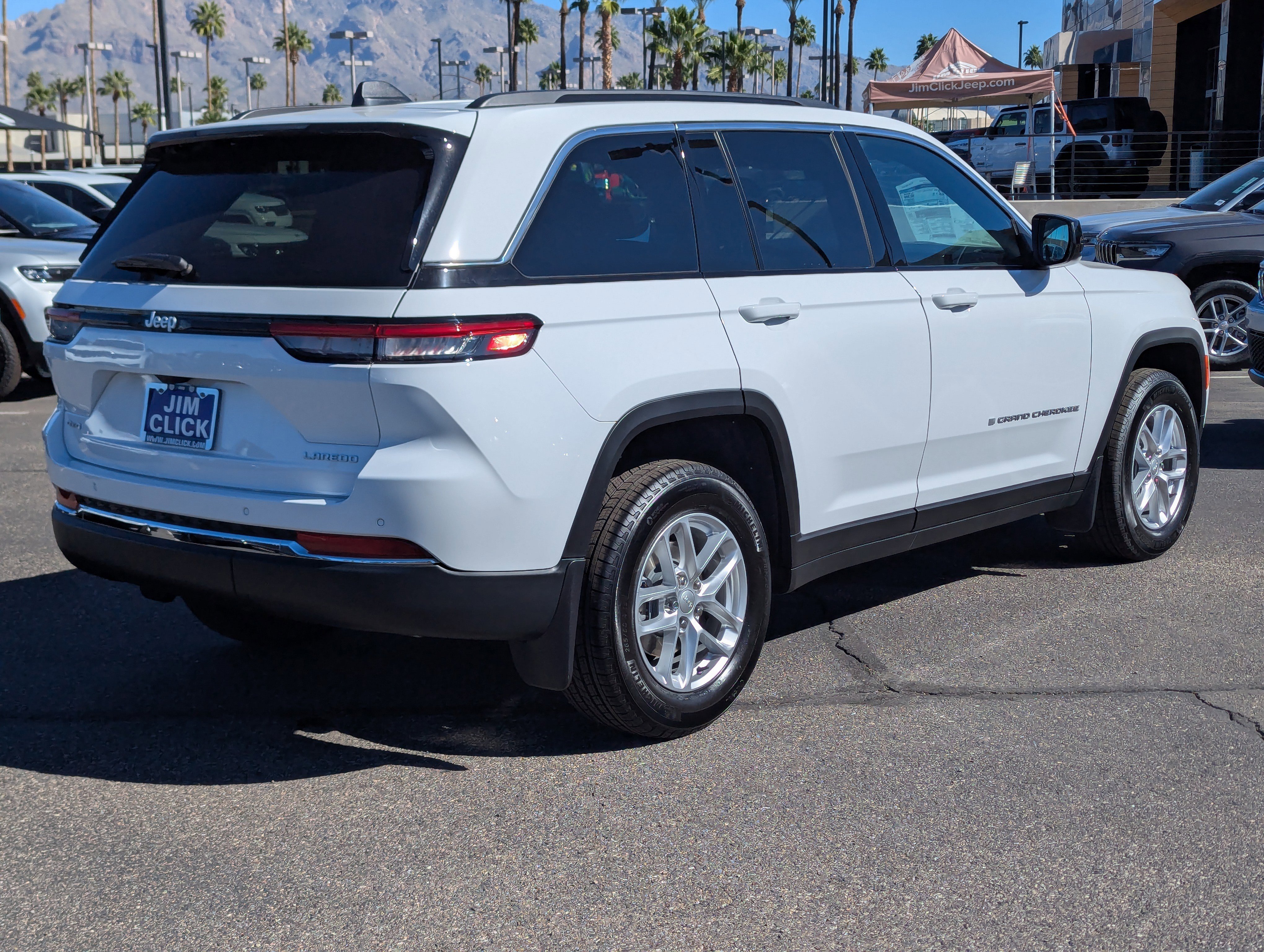 New 2025 Jeep Grand Cherokee Laredo X w/ Luxury Tech Group I image 2