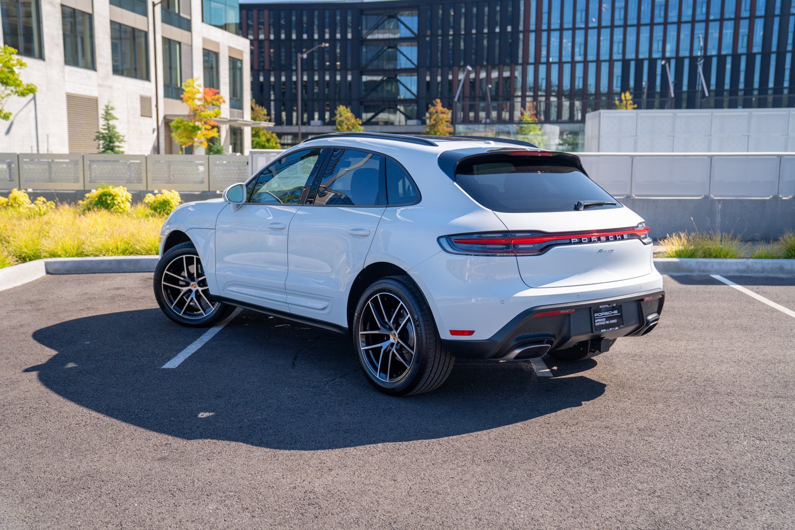 Certified 2026 Porsche Macan AWD/4WD image 3