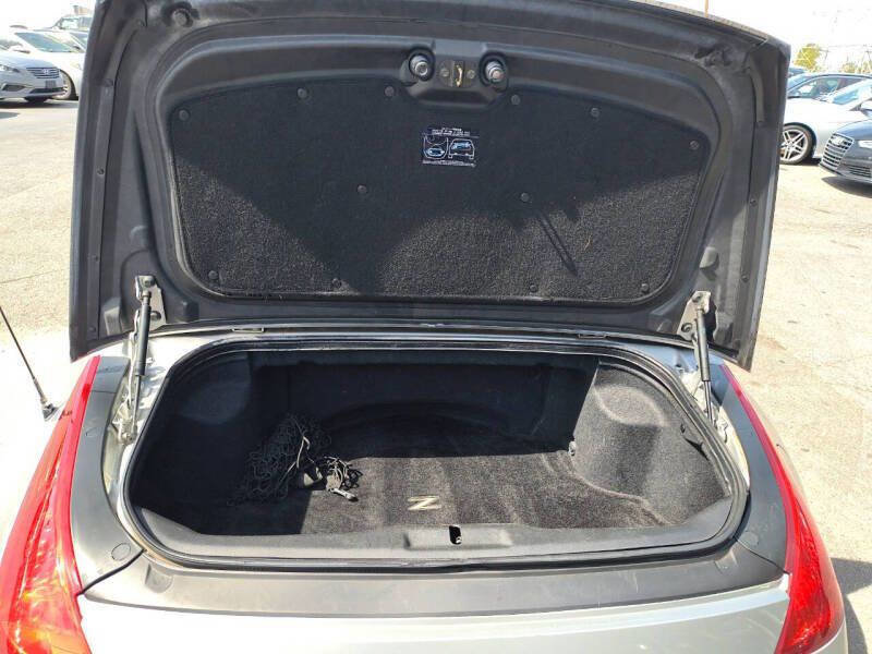 Used 2005 Nissan 350Z Touring RWD image 18