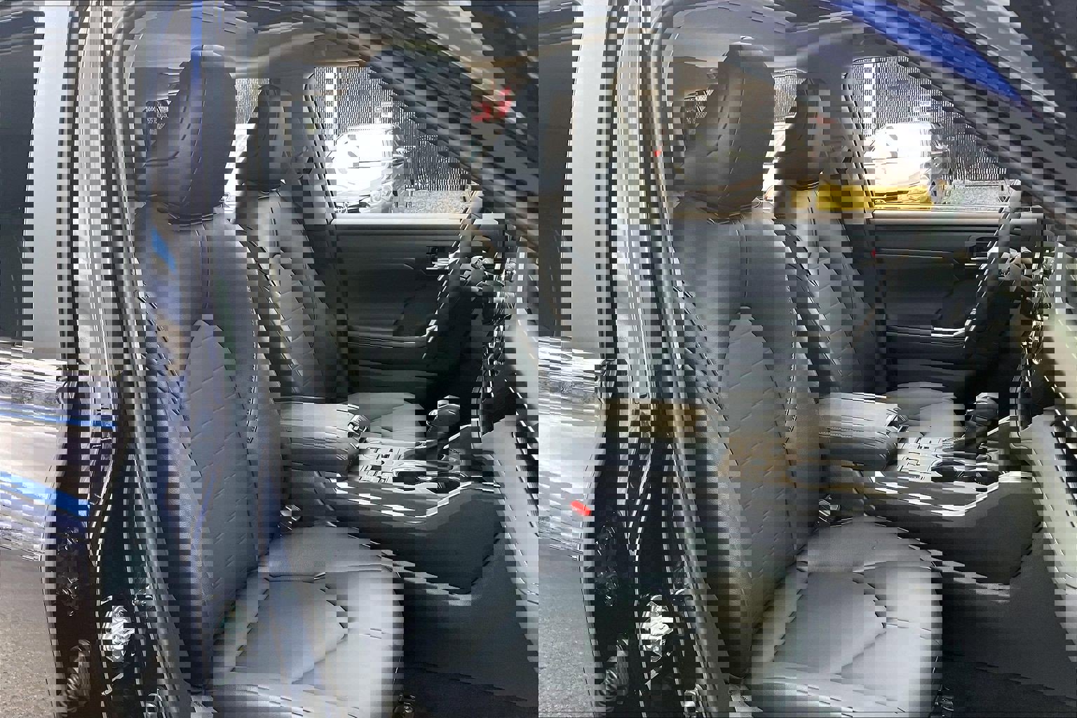 Used 2025 Toyota Highlander XLE image 9