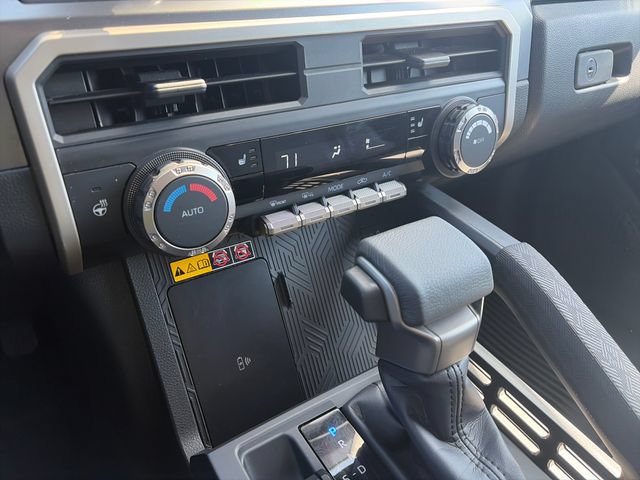 Used 2024 Toyota Tacoma SR5 AWD/4WD image 18