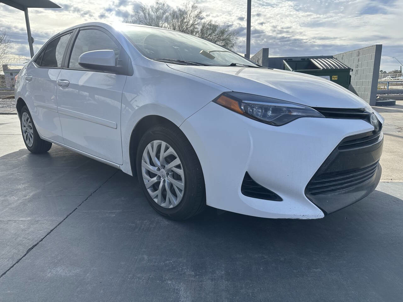 Used 2018 Toyota Corolla LE image 1