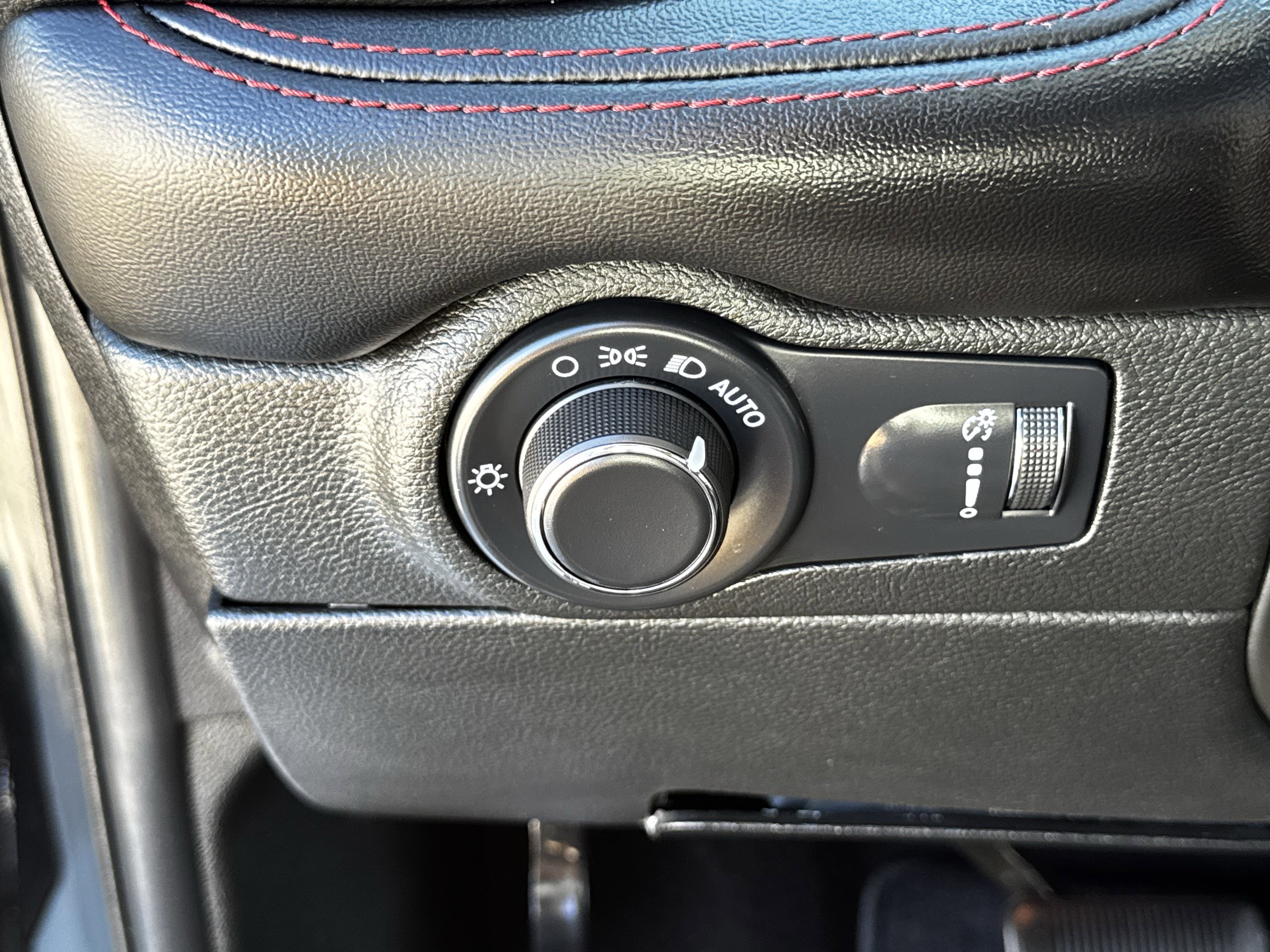 Used 2025 Dodge Durango GT image 27