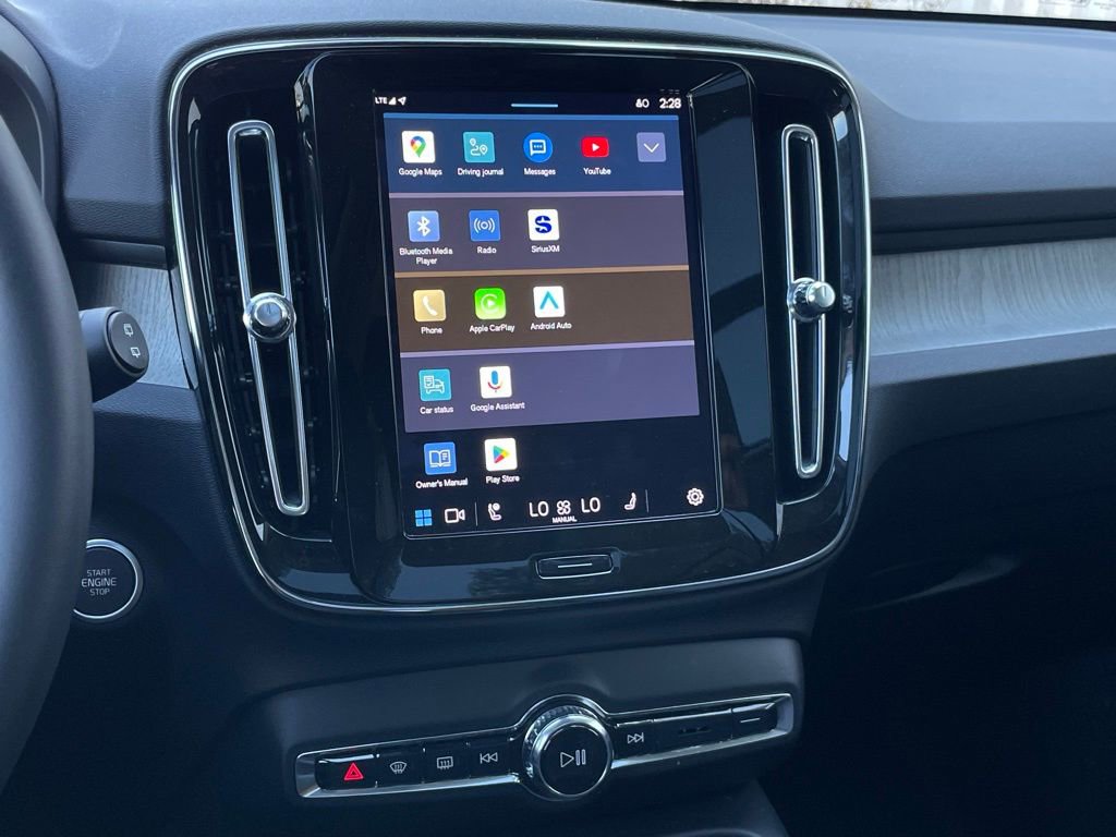 Used 2025 Volvo XC40 B5 Core image 16