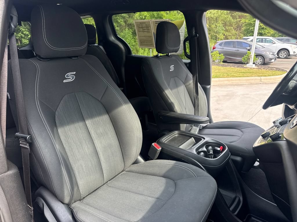 Used 2019 Chrysler Pacifica Touring Plus w/ S Appearance Package FWD image 34