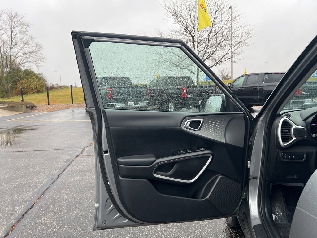 Used 2023 Kia Soul LX w/ Option Group 015 image 6