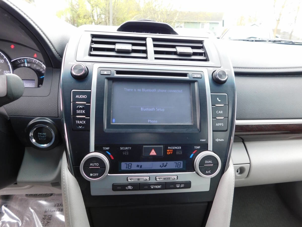 Used 2012 Toyota Camry XLE w/ Leather Pkg image 10