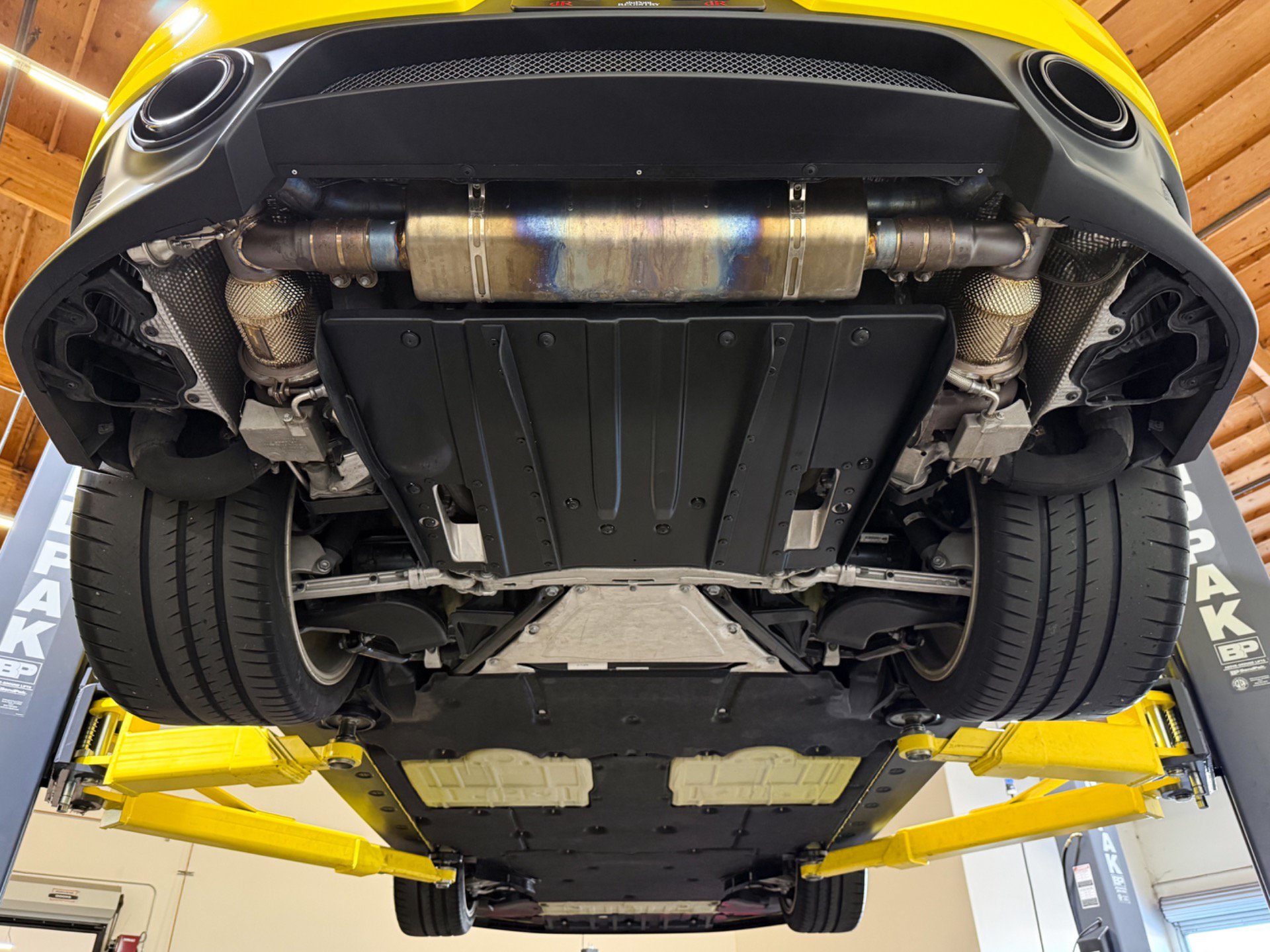 Used 2018 Porsche 911 GT2 RS w/ Weissach Package RWD image 97