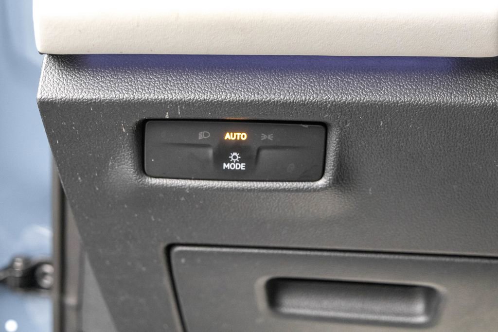 Used 2025 Volkswagen Tiguan SE image 13