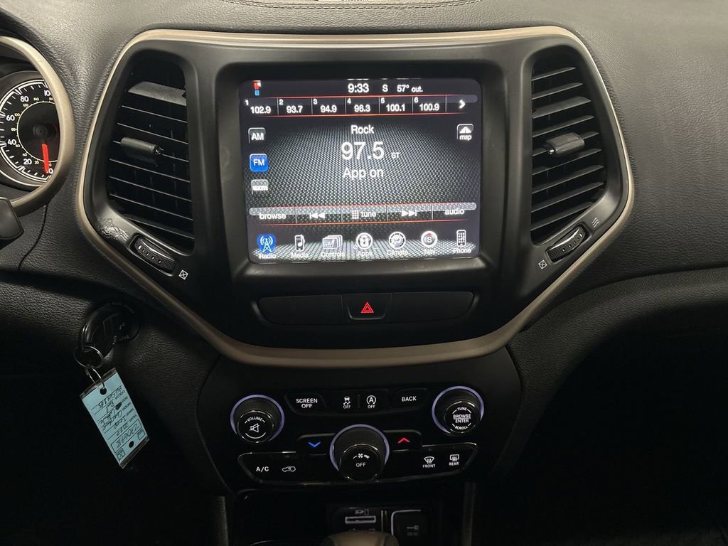 Used 2017 Jeep Cherokee Latitude w/ Cold Weather Group image 29