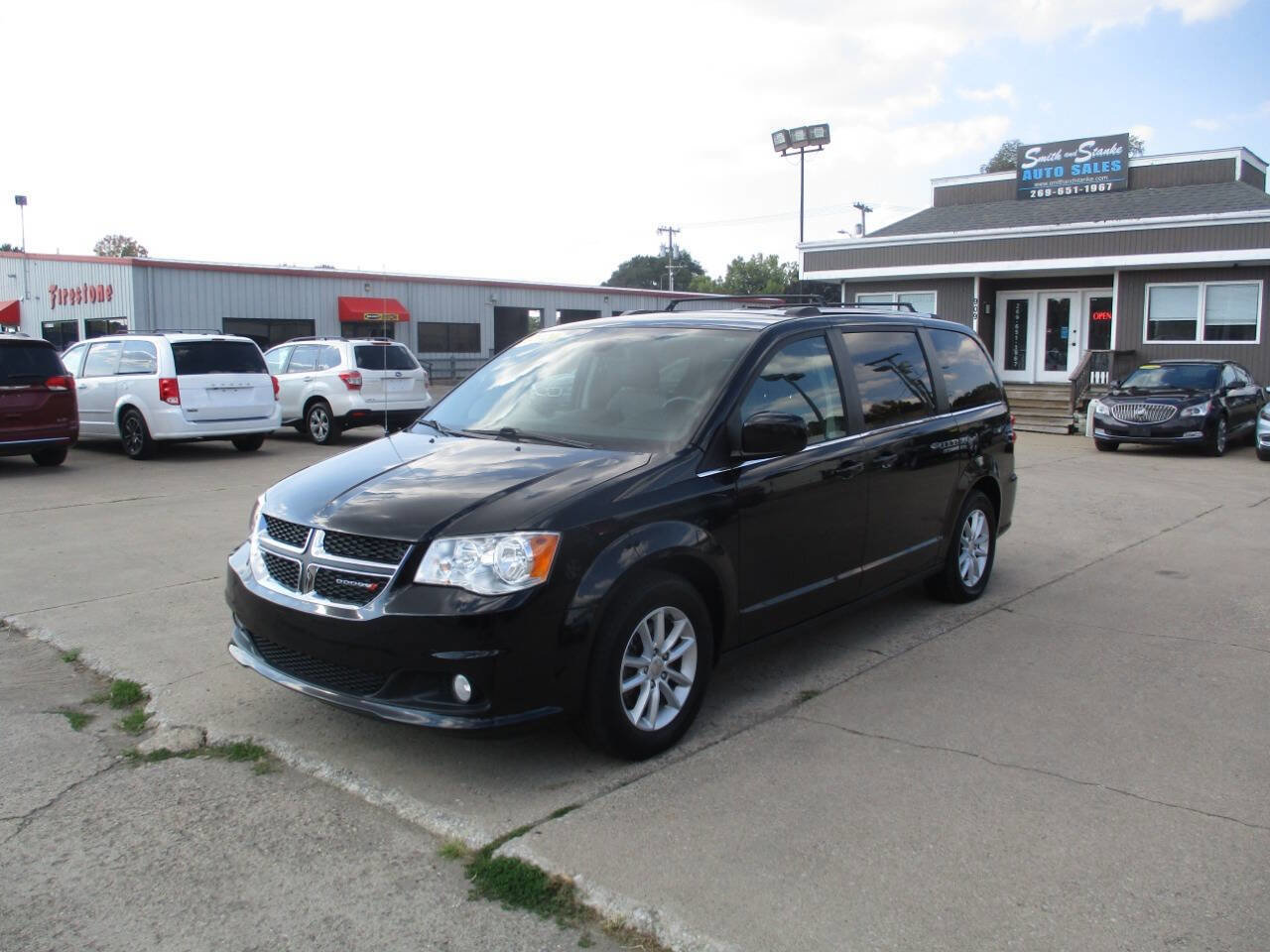 Used 2020 Dodge Grand Caravan SXT image 2