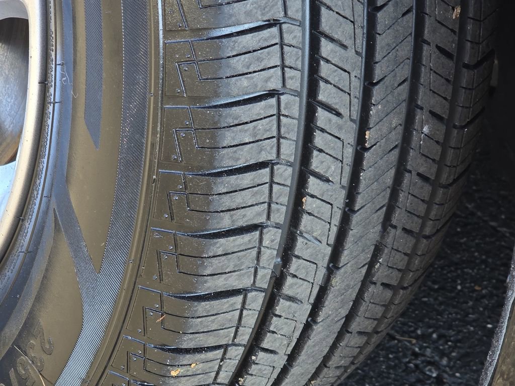 Used 2024 Chrysler Pacifica Touring-L image 13