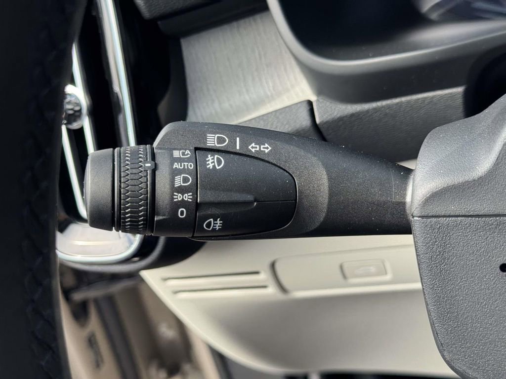 Certified 2026 Volvo XC40 B5 Plus w/ Climate Package image 21