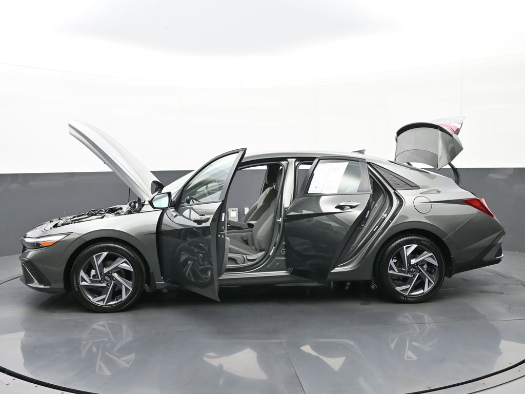 Certified 2025 Hyundai Elantra Sport image 53