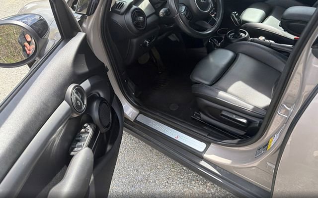 Used 2022 MINI Cooper S image 10