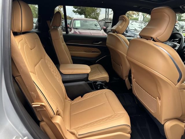 Used 2024 Jeep Grand Cherokee L Summit AWD/4WD image 12