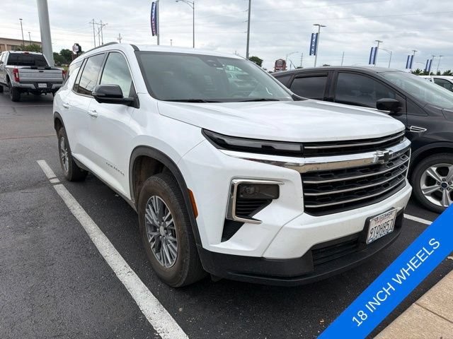 Used 2025 Chevrolet Traverse LT w/ Driver Confidence Package AWD/4WD image 3