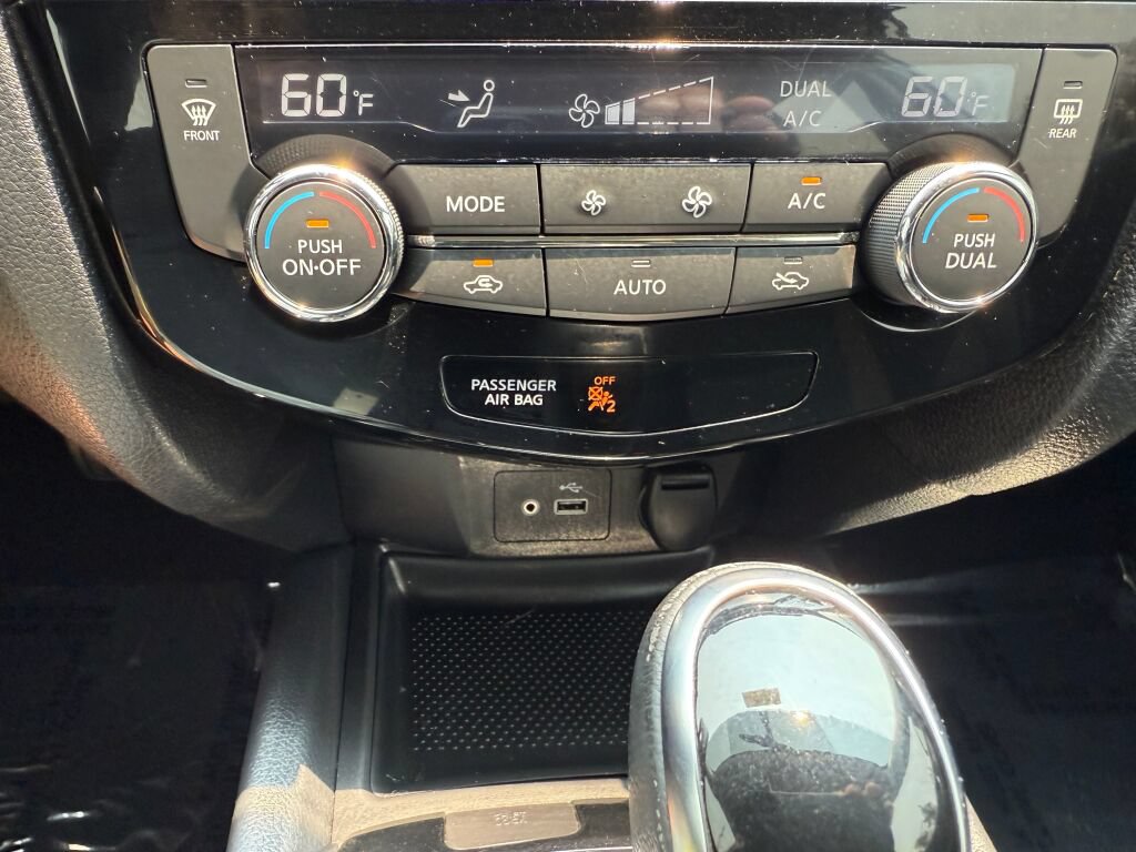 Used 2018 Nissan Rogue SV w/ Premium Package AWD/4WD image 20