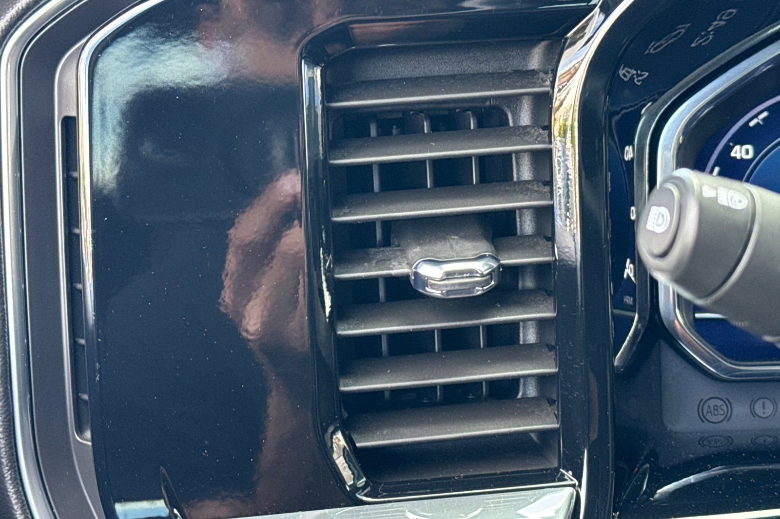 Used 2024 Chevrolet Silverado 1500 LT image 28