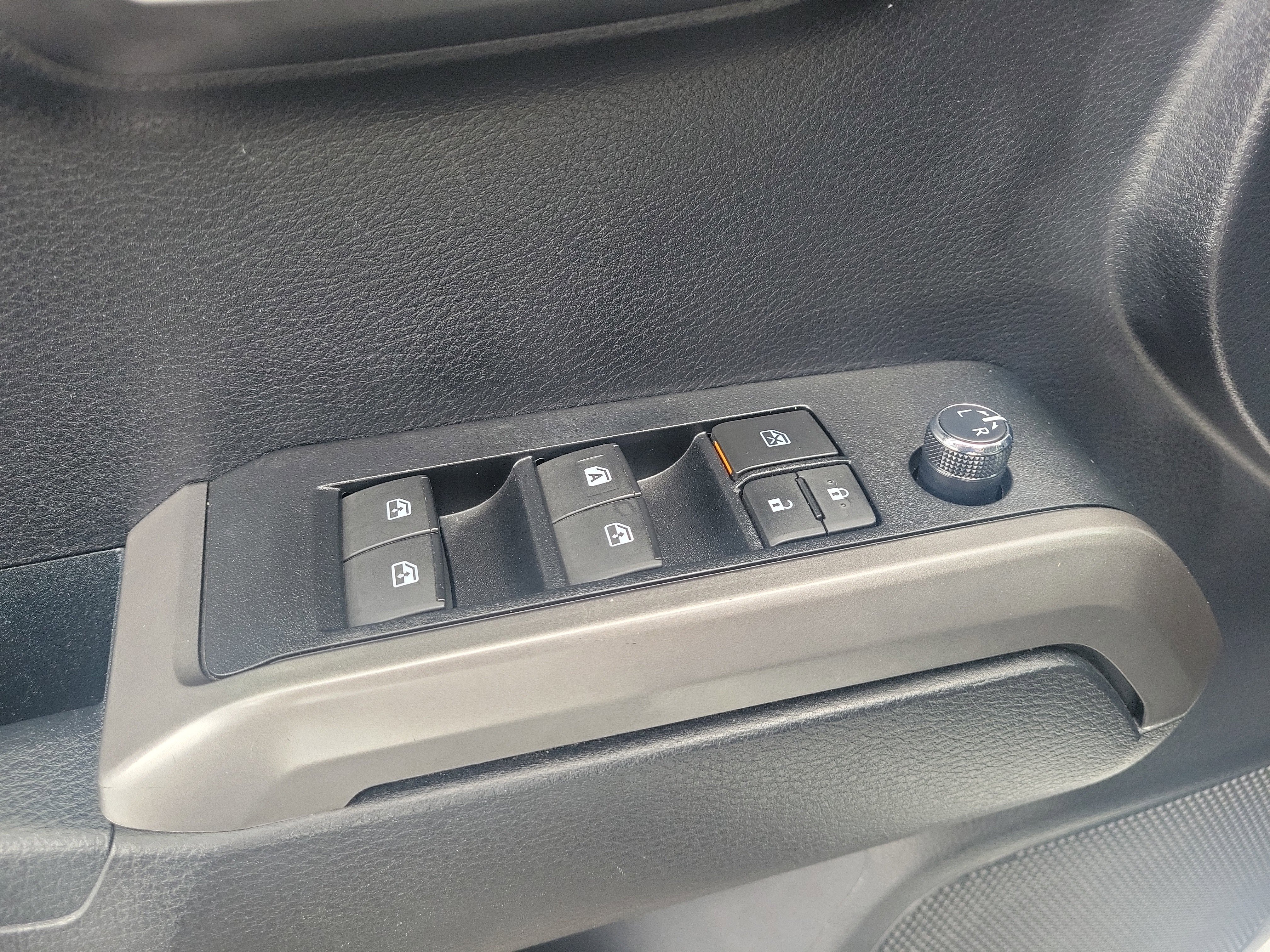 Used 2017 Toyota Tacoma SR5 w/ Tow Package image 12