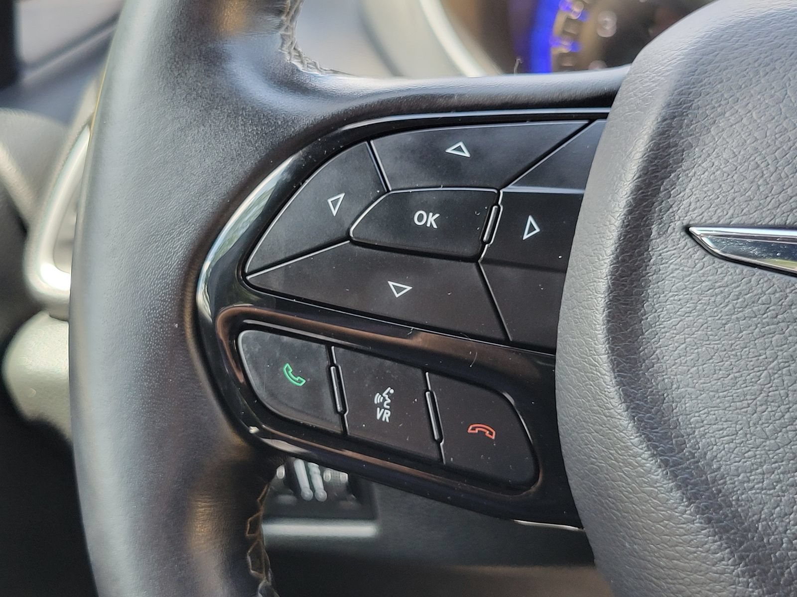 Used 2018 Chrysler Pacifica Touring-L Plus w/ Advanced Safetytec Group FWD image 16