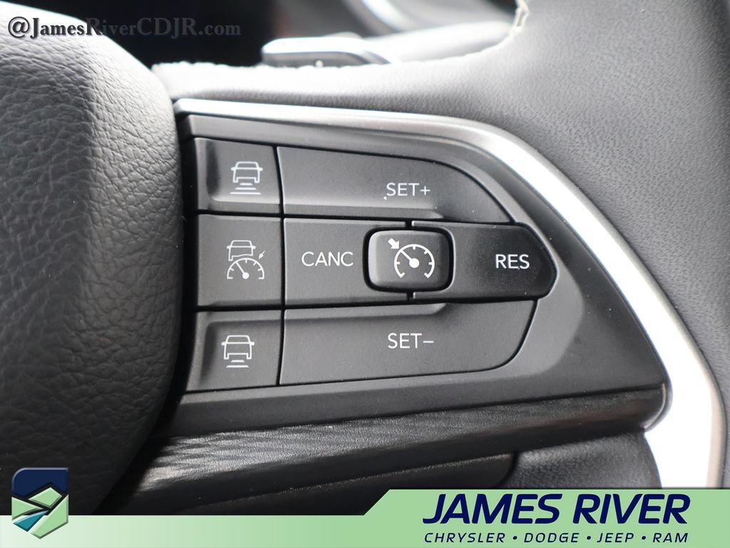 Used 2025 Jeep Grand Cherokee Altitude AWD/4WD image 28