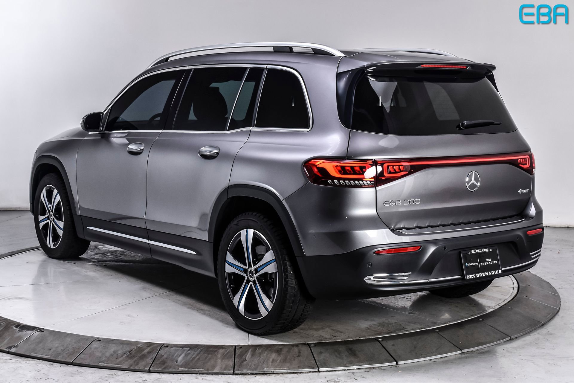 Used 2023 Mercedes-Benz EQB 300 4MATIC image 4