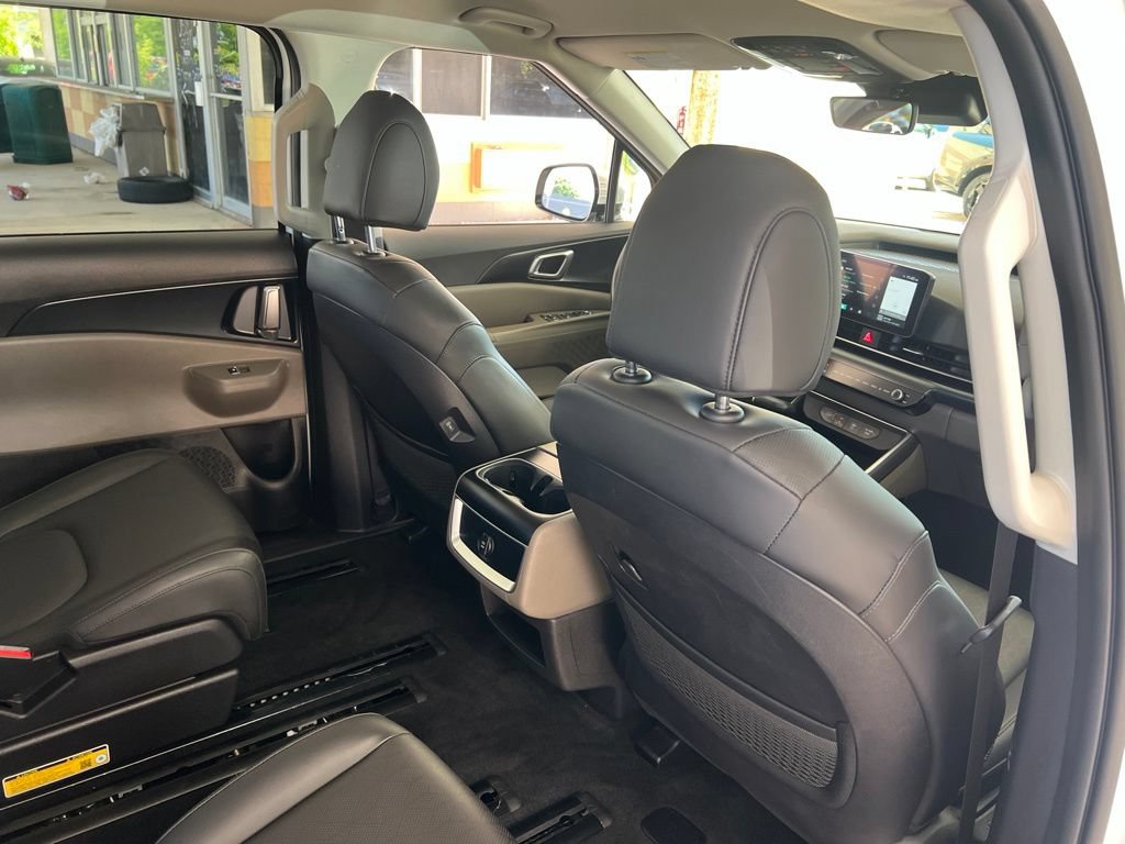 Certified 2025 Kia Carnival FWD image 13