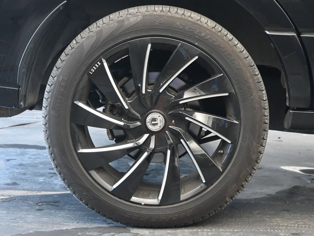 Used 2017 Lincoln Navigator Select image 9