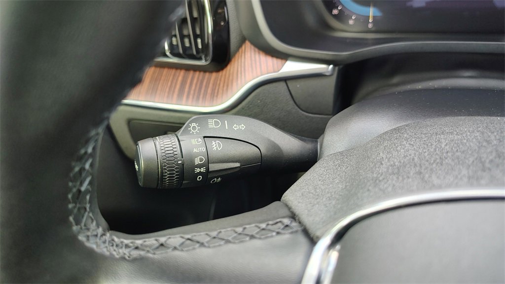 Certified 2023 Volvo XC60 B5 Plus w/ Climate Package image 16