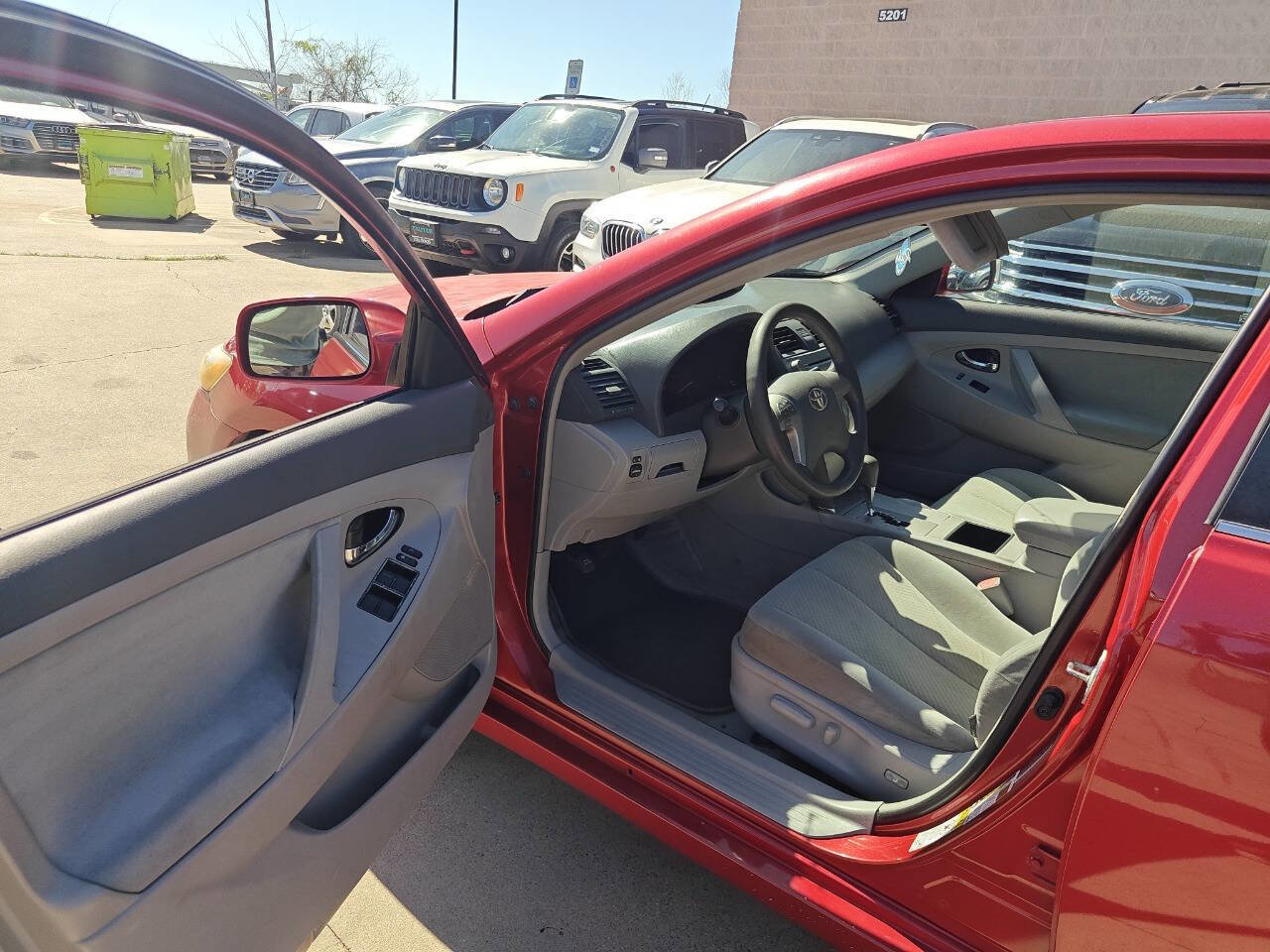 Used 2009 Toyota Camry LE FWD image 7